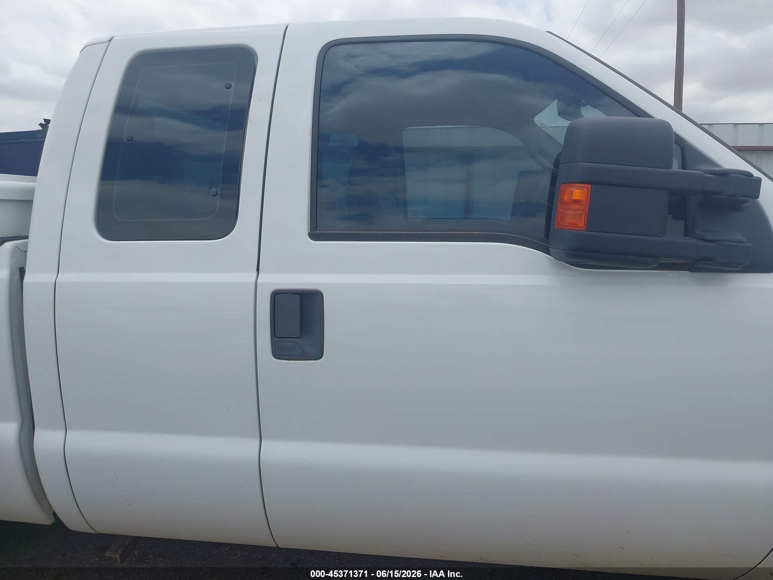 2011 Ford Super Duty F-250 Srw Xl White vin: 1FT7X2B60BEB23813