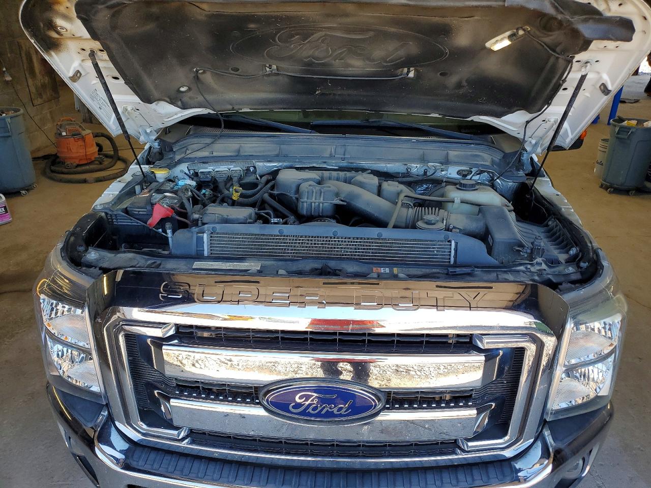 2015 Ford F250 Super Duty White vin: 1FT7X2B60FEB76372