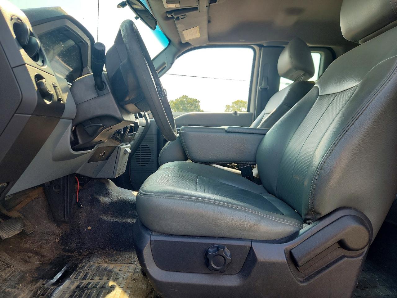 2012 Ford F250 Super Duty White vin: 1FT7X2B61CEA76440