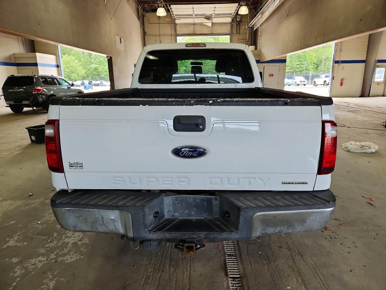 2013 Ford F250 Super Duty White vin: 1FT7X2B61DEB72649