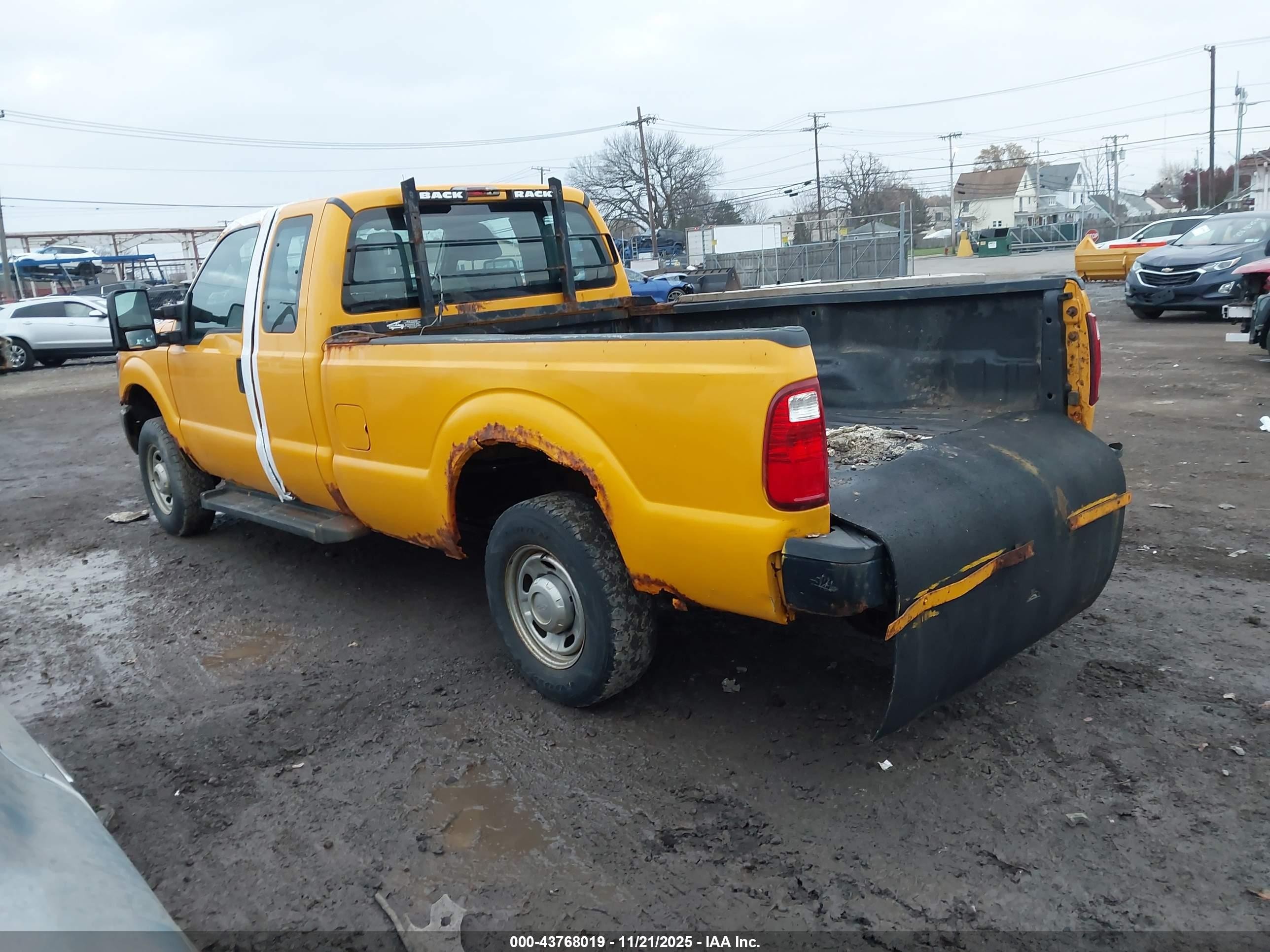 2011 Ford F-250 Xl Yellow vin: 1FT7X2B62BEA70600