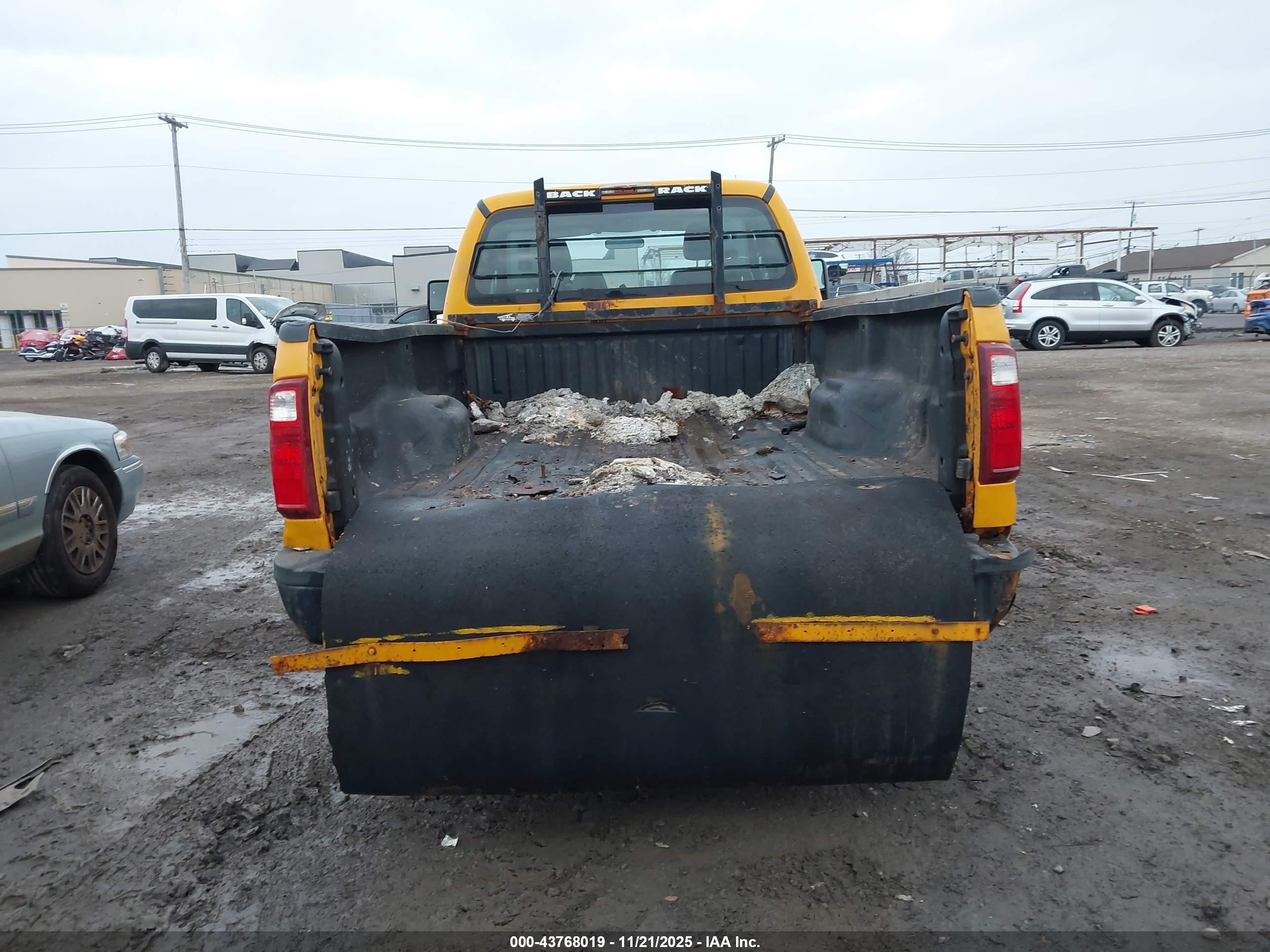 2011 Ford F-250 Xl Yellow vin: 1FT7X2B62BEA70600
