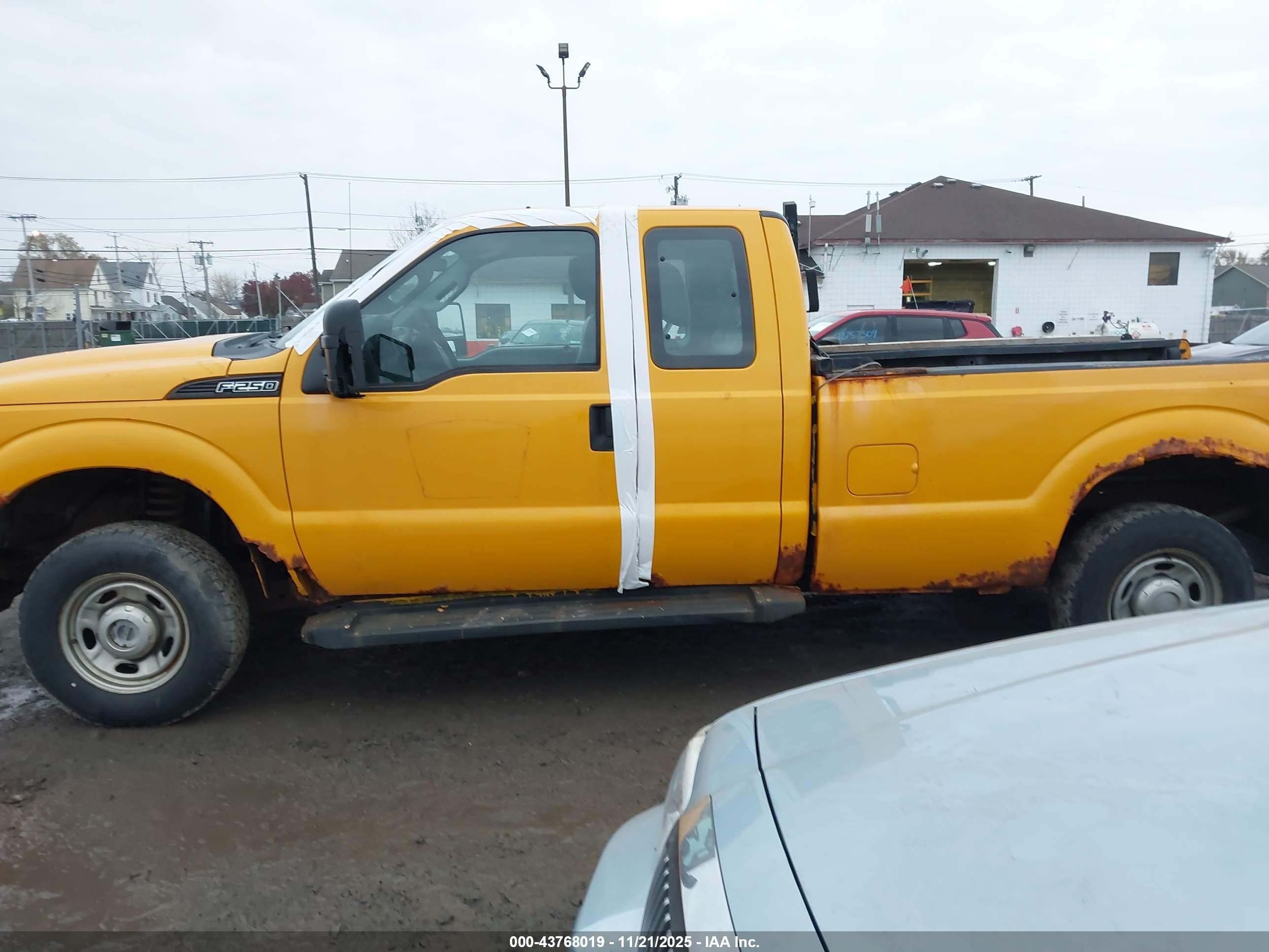 2011 Ford F-250 Xl Yellow vin: 1FT7X2B62BEA70600