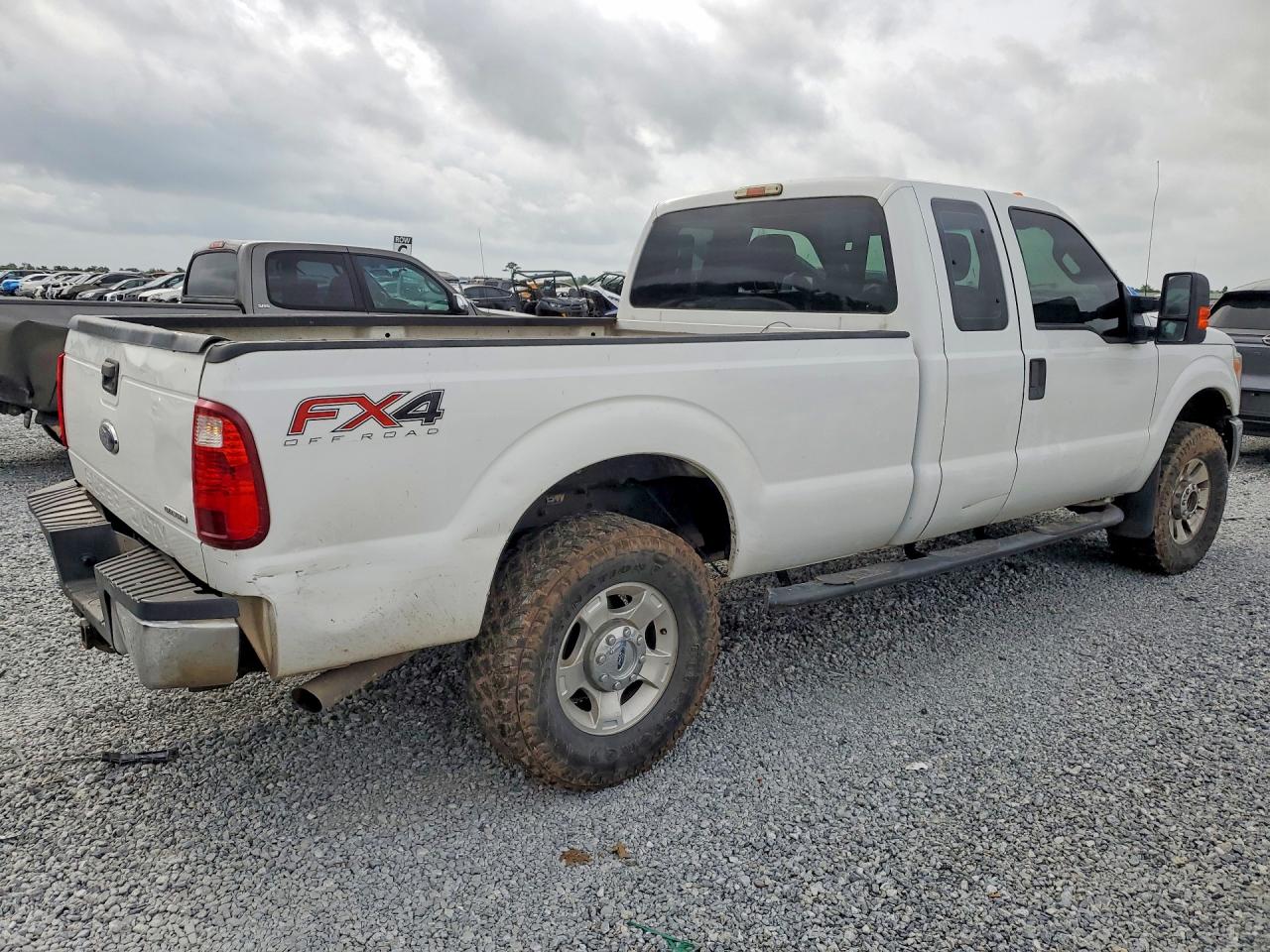 2015 Ford F250 Super Duty White vin: 1FT7X2B64FEA26104