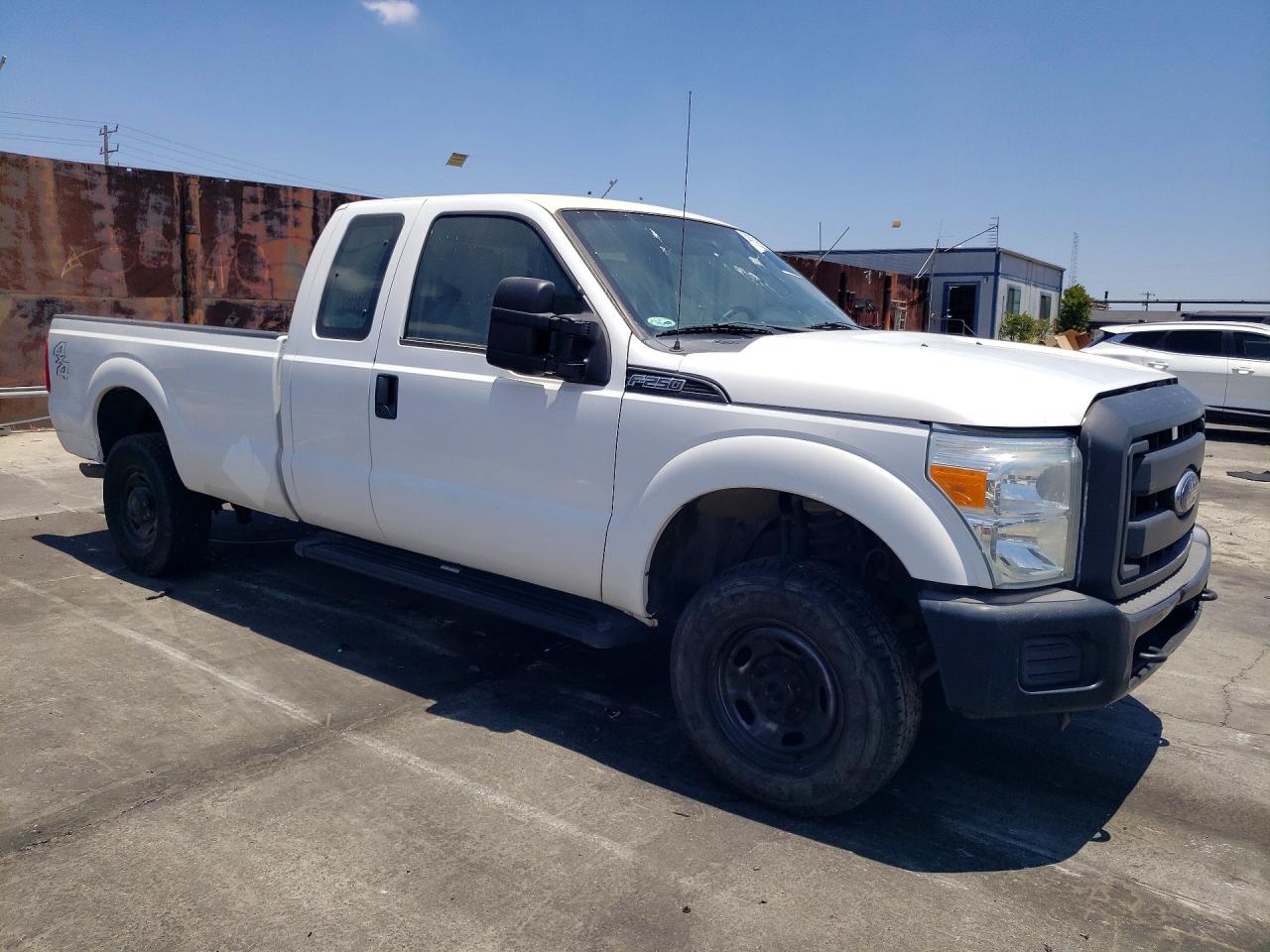 2015 Ford F250 Super Duty White vin: 1FT7X2B64FEA28077