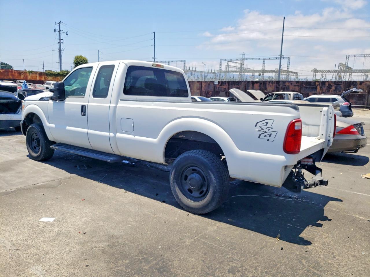 2015 Ford F250 Super Duty White vin: 1FT7X2B64FEA28077