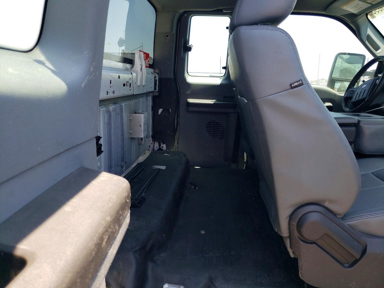 2015 Ford F250 Super Duty White vin: 1FT7X2B64FEA28077