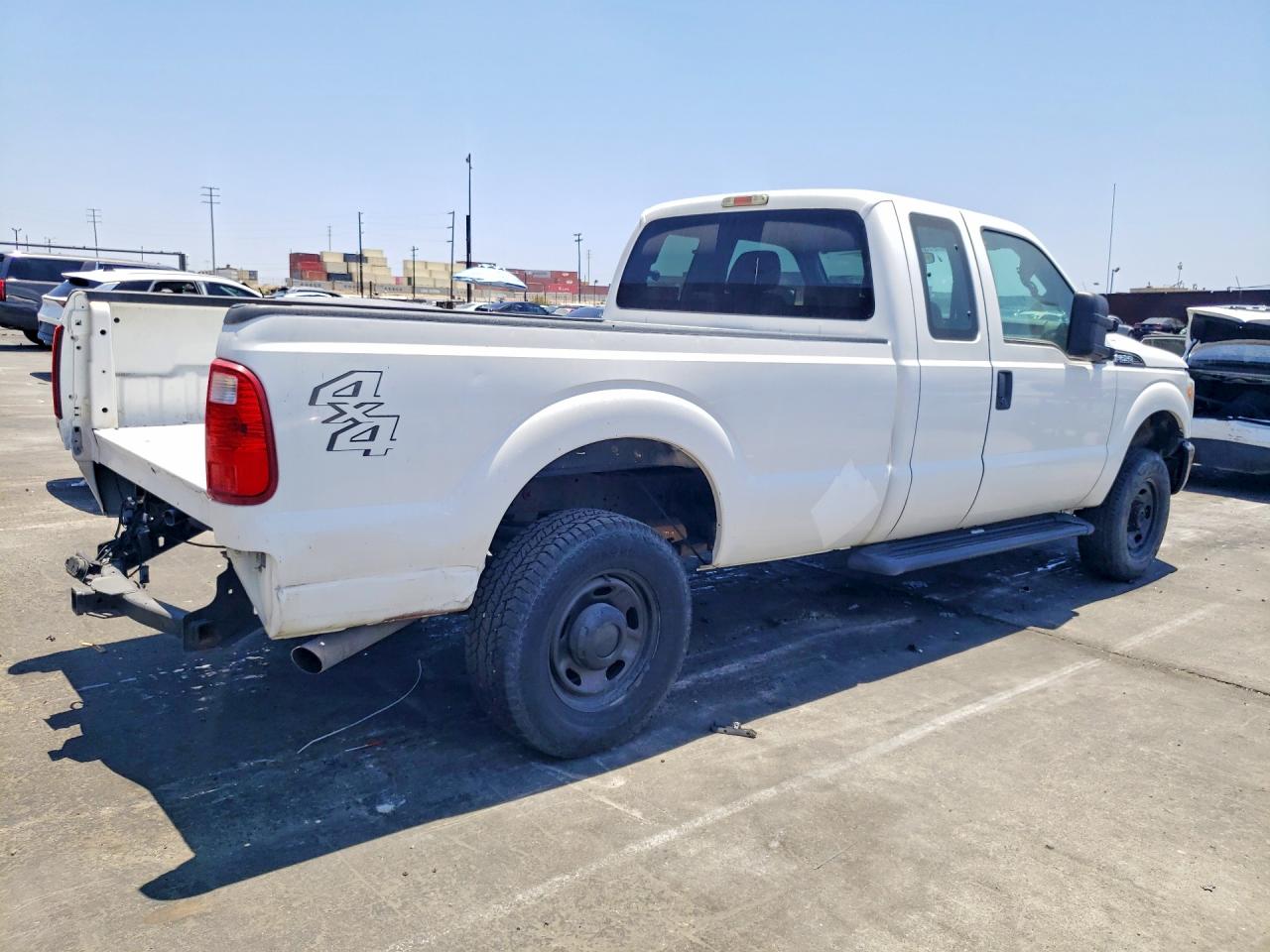 2015 Ford F250 Super Duty White vin: 1FT7X2B64FEA28077