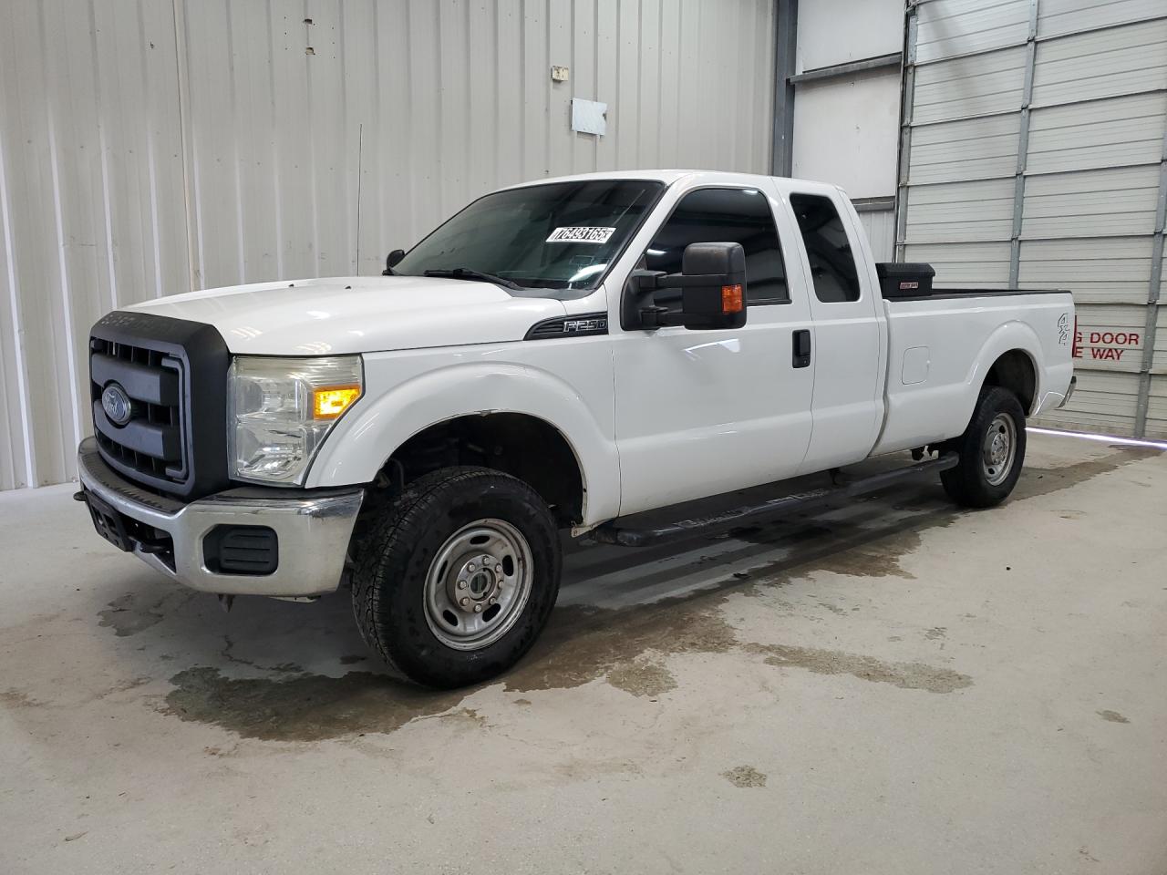 2015 Ford F250 Super Duty White vin: 1FT7X2B64FEB88962 Damage: Left Front Fender, Dent(S) W/ Paint Dmg, 6 To 7 Inches