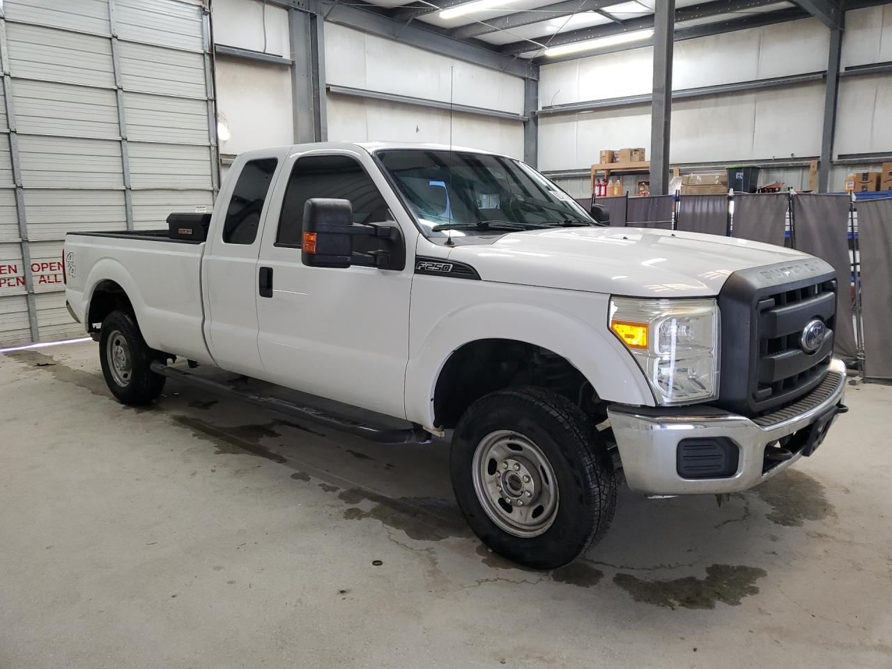2015 Ford F250 Super Duty White vin: 1FT7X2B64FEB88962 Damage: Right Running Board, Aftermarket, Acceptable