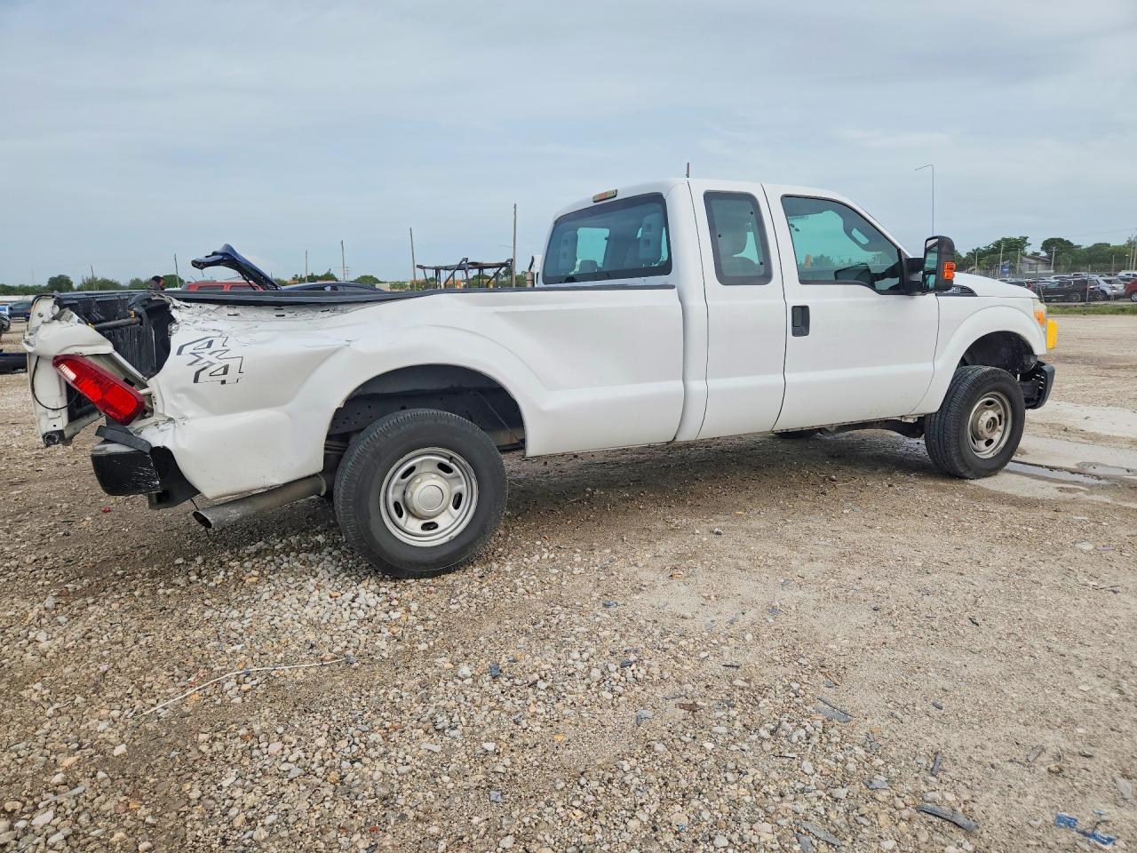 2015 Ford F250 Super Duty White vin: 1FT7X2B66FEB28990
