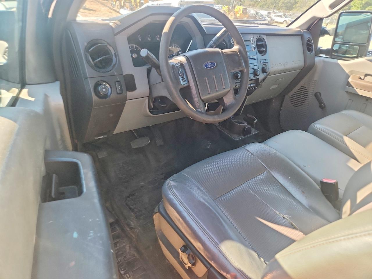 2015 Ford F250 Super Duty White vin: 1FT7X2B66FEB35132