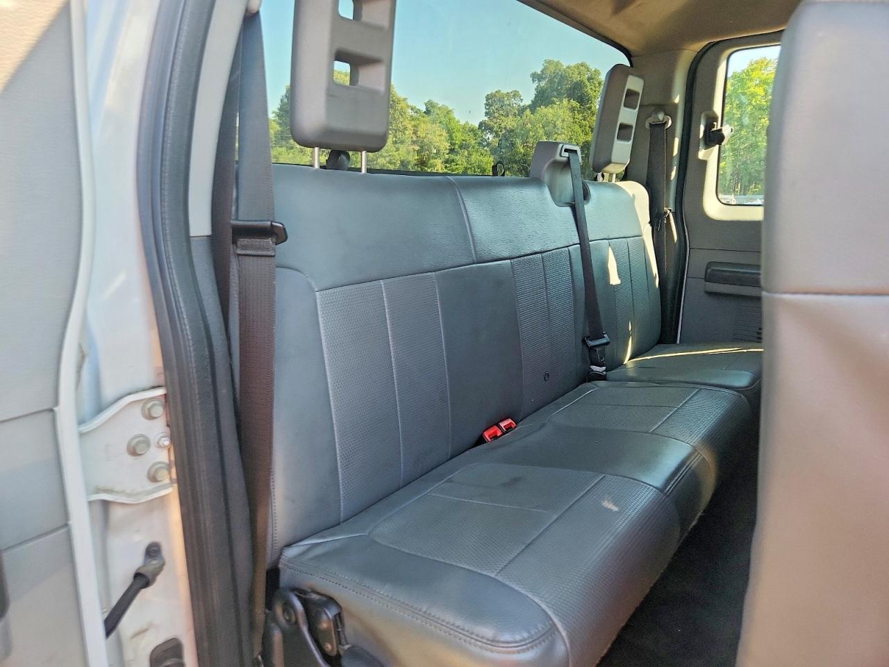 2015 Ford F250 Super Duty White vin: 1FT7X2B66FEB35132