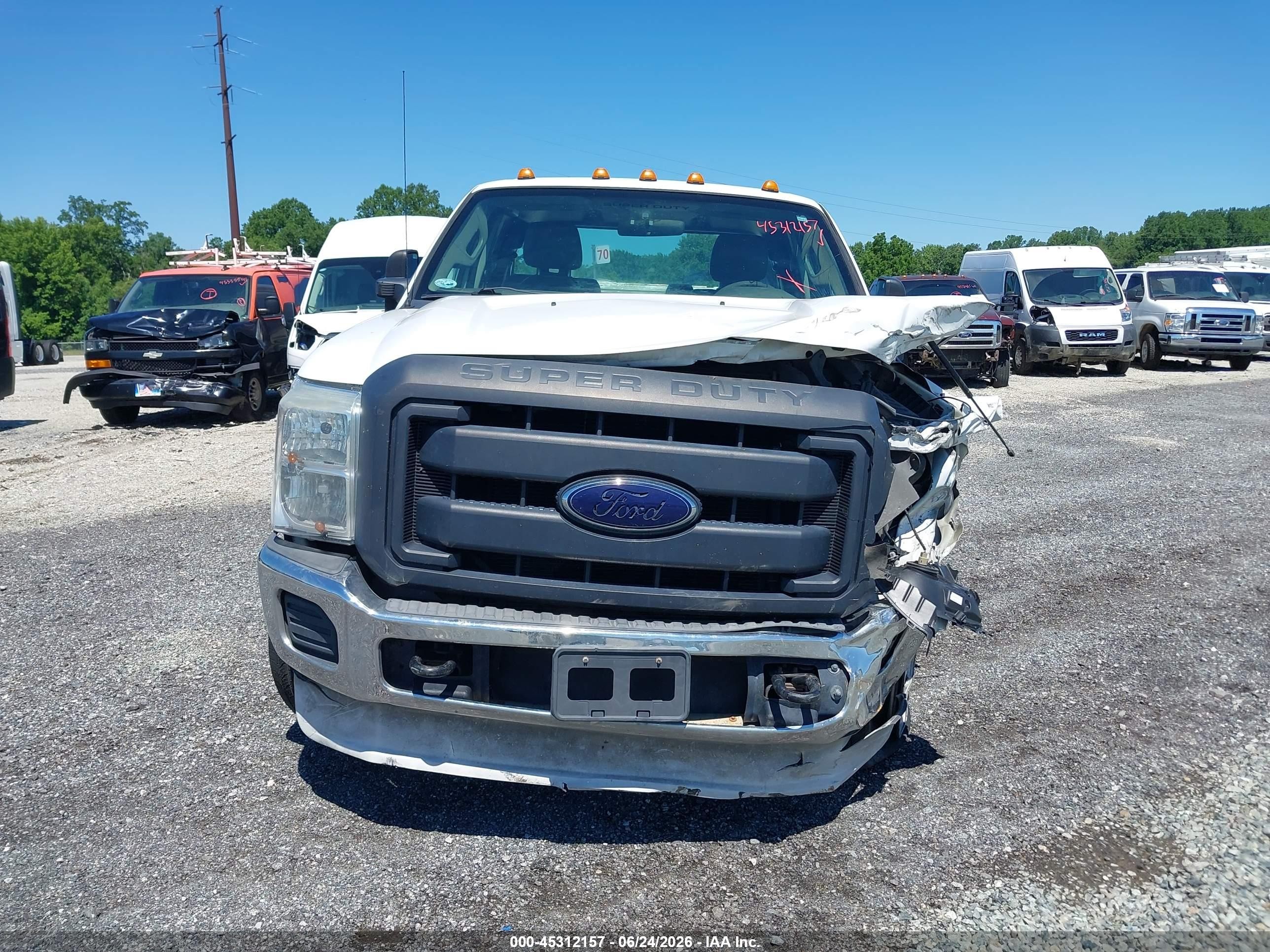 2012 Ford F-250 Xl White vin: 1FT7X2B68CEC17147