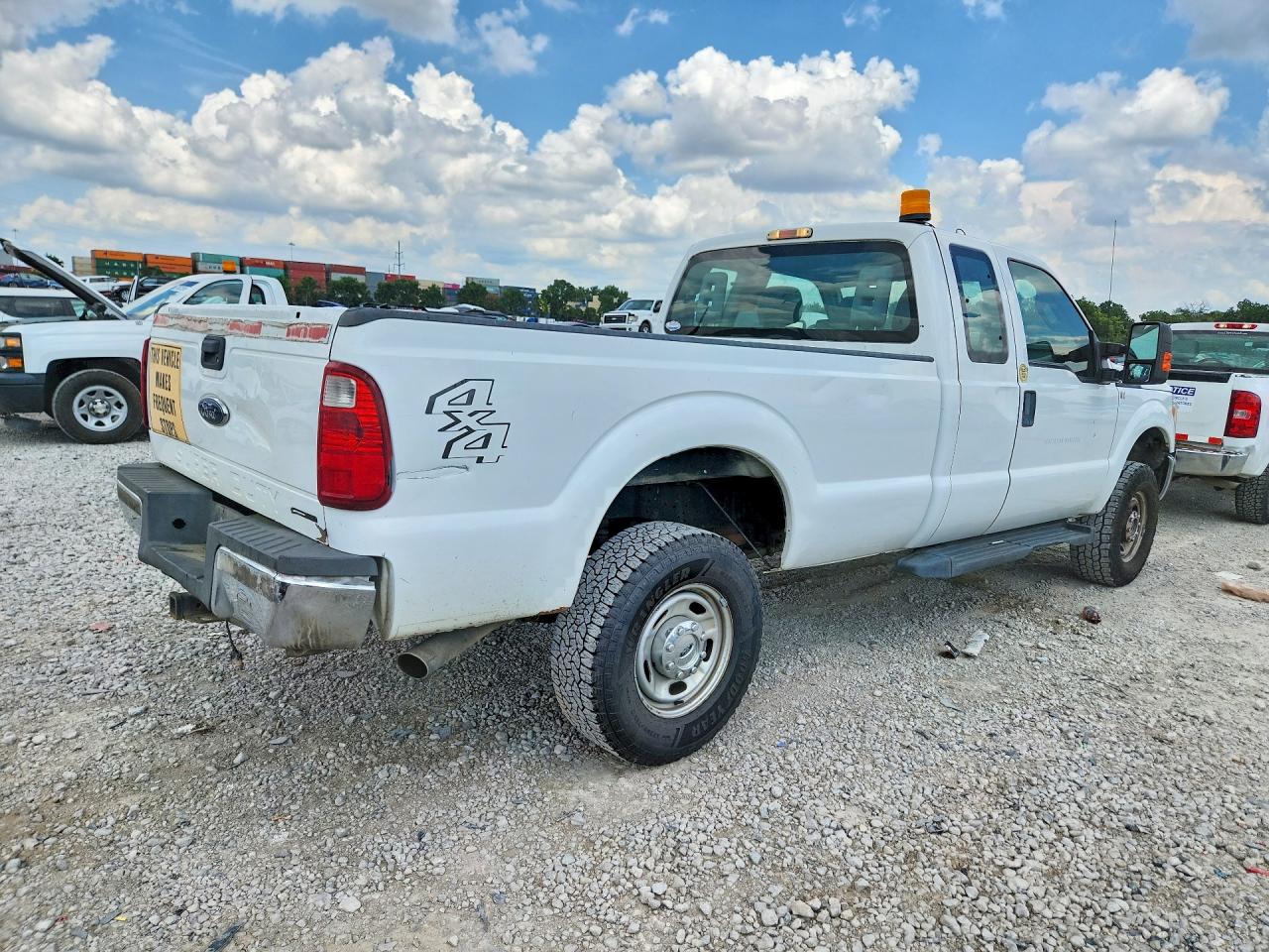 2015 Ford F250 Super Duty White vin: 1FT7X2B68FEA62085
