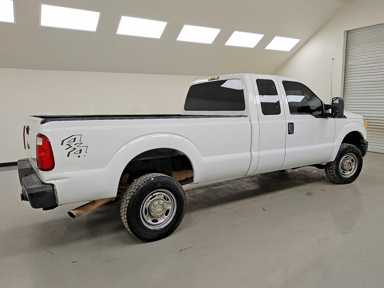 2015 Ford F250 Super Duty Белый vin: 1FT7X2B68FEB23810