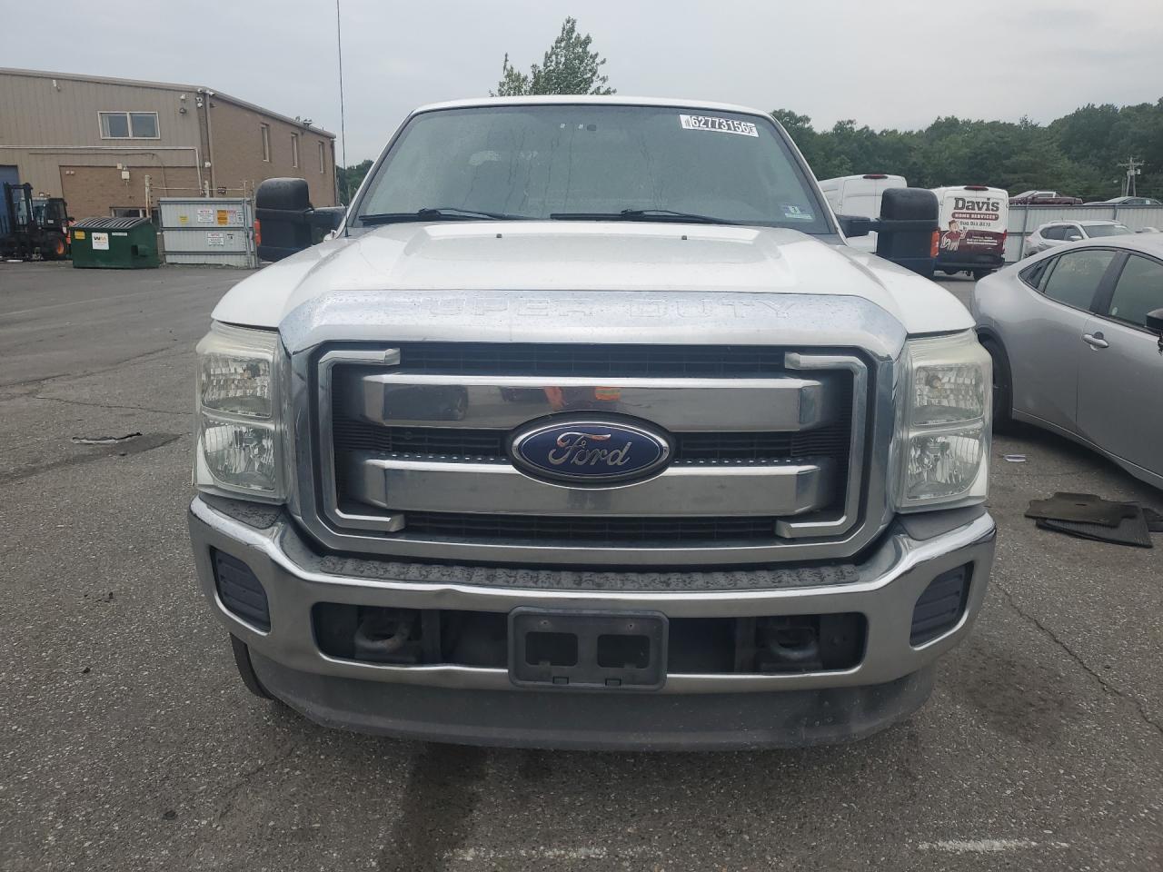 2014 Ford F250 Super Duty White vin: 1FT7X2B6XEEA34464 Damage: Left Head Lamp, Faded, Repair Required