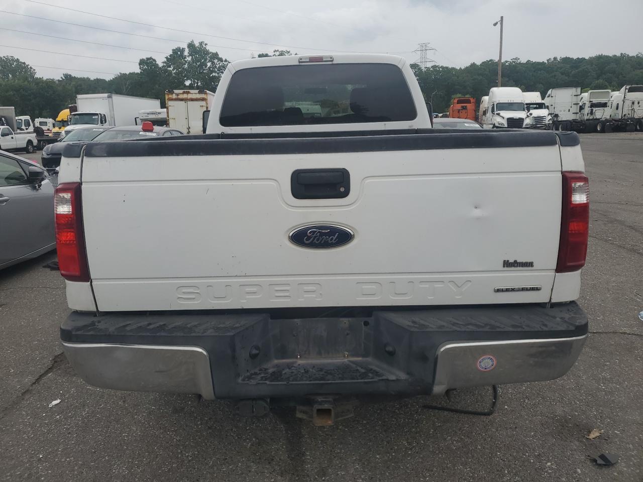 2014 Ford F250 Super Duty White vin: 1FT7X2B6XEEA34464 Damage: Tailgate, Dent(S) W/ Paint Dmg, 2 To 3 Inches