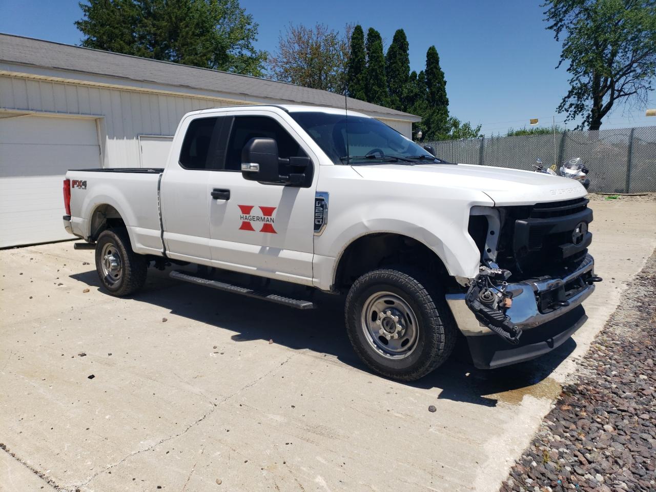 2022 Ford F250 Super Duty White vin: 1FT7X2BN2NED78989 Damage: Right Head Lamp, Broken, Replacement Required