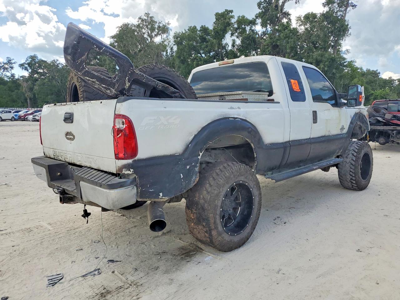 2011 Ford F250 Super Duty White vin: 1FT7X2BT2BEC84489