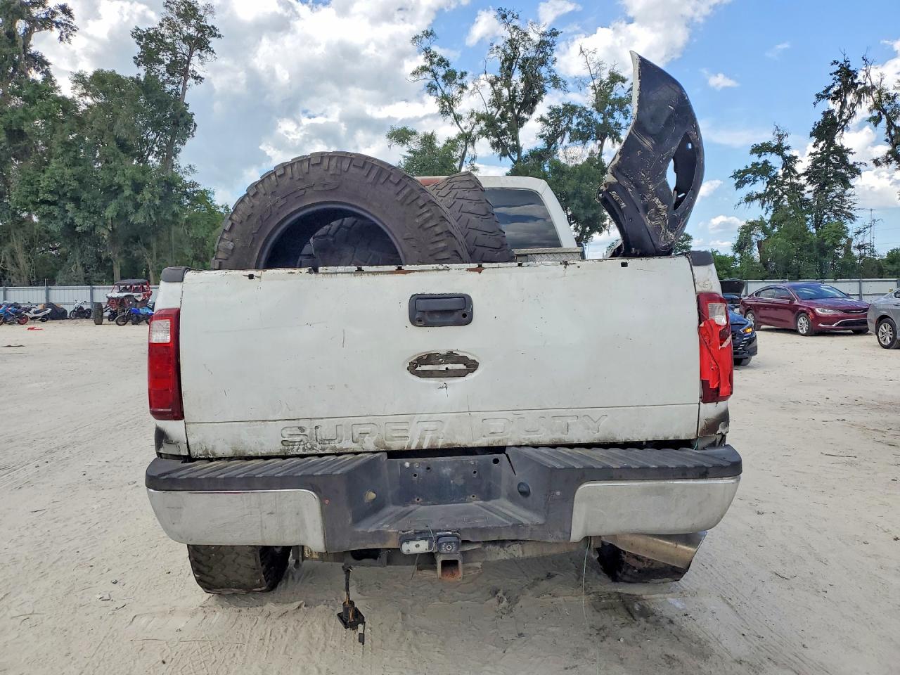 2011 Ford F250 Super Duty White vin: 1FT7X2BT2BEC84489