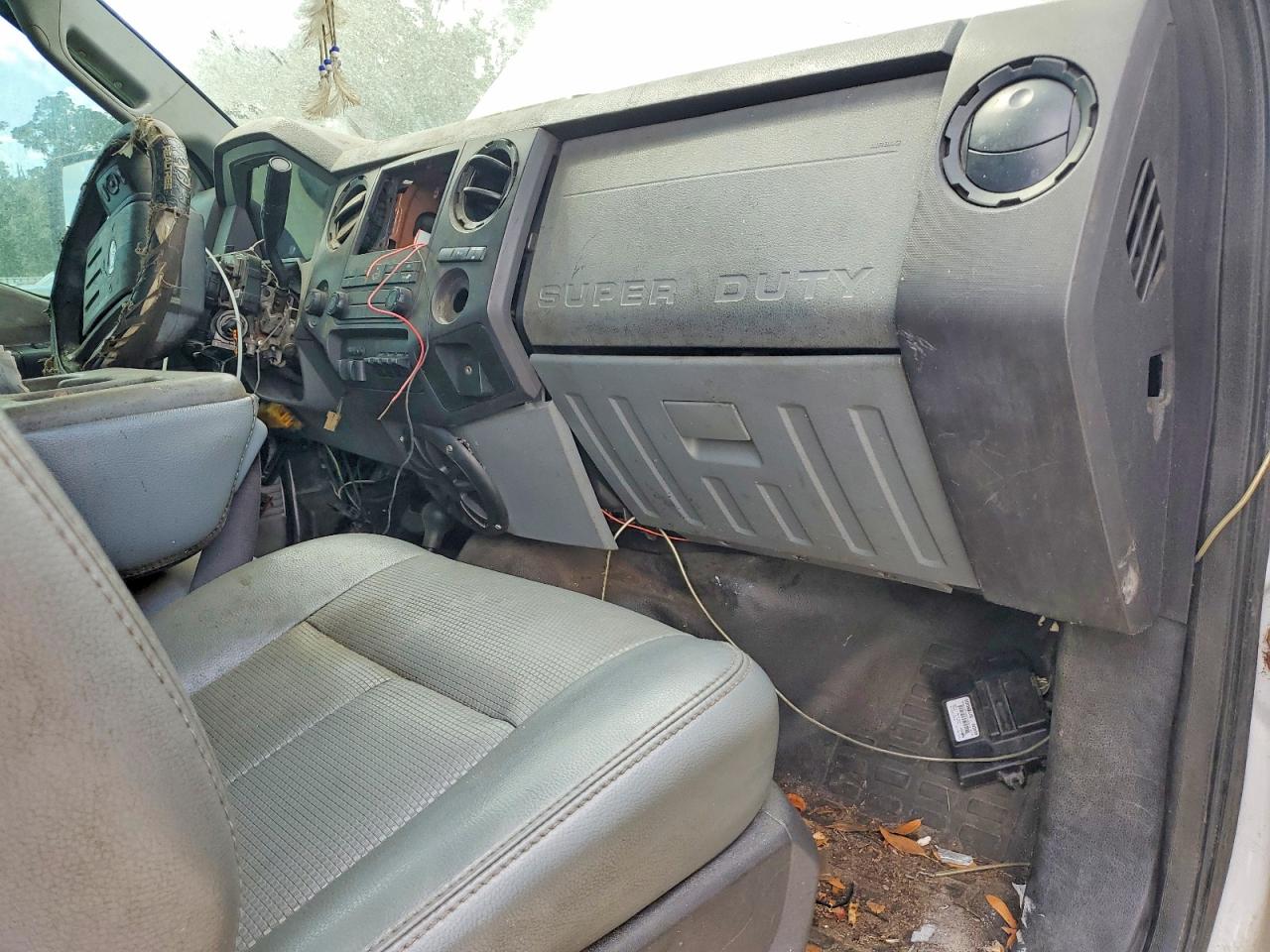 2011 Ford F250 Super Duty White vin: 1FT7X2BT2BEC84489