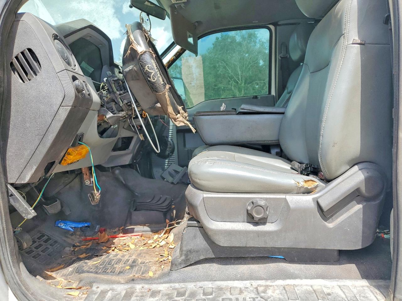 2011 Ford F250 Super Duty White vin: 1FT7X2BT2BEC84489
