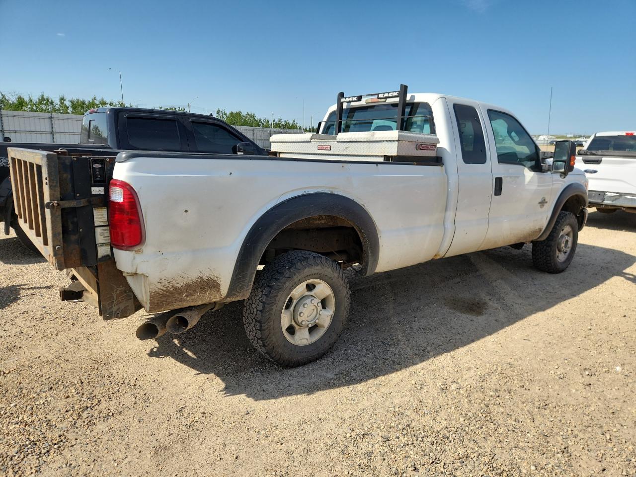 2011 Ford F250 Super Duty White vin: 1FT7X2BT8BEA28647
