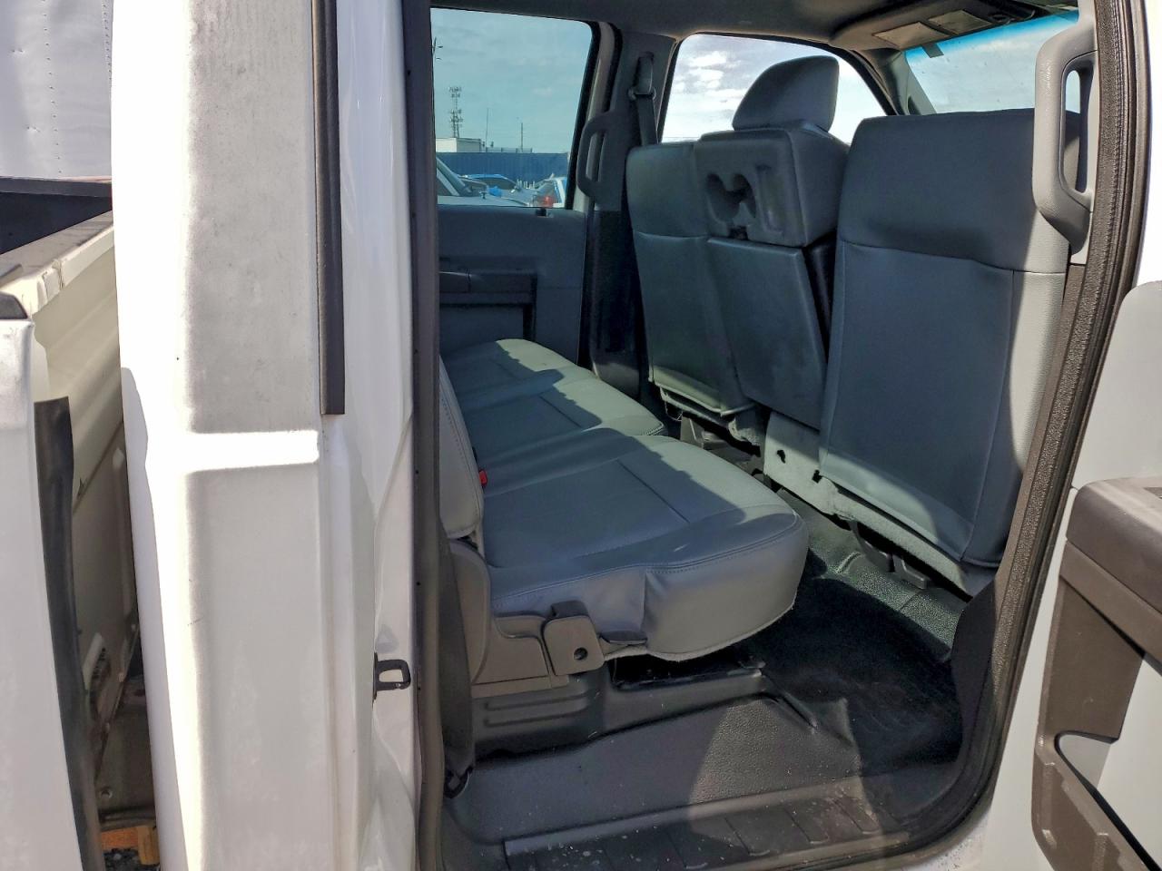 2014 Ford F350 Super Duty White vin: 1FT8W3AT7EEA98238
