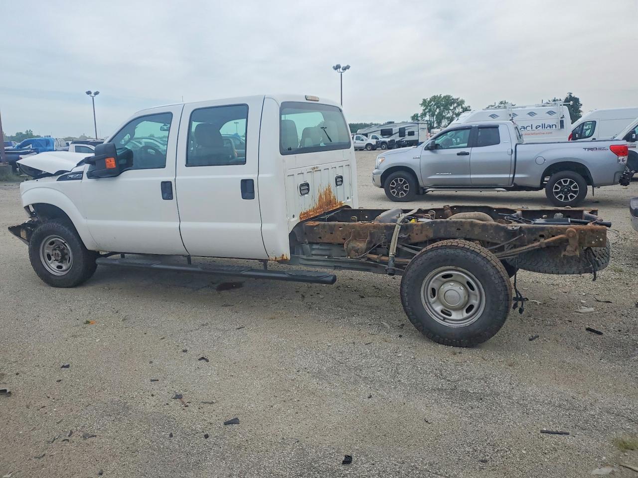 2015 Ford F350 Super Duty White vin: 1FT8W3B62FEB45833
