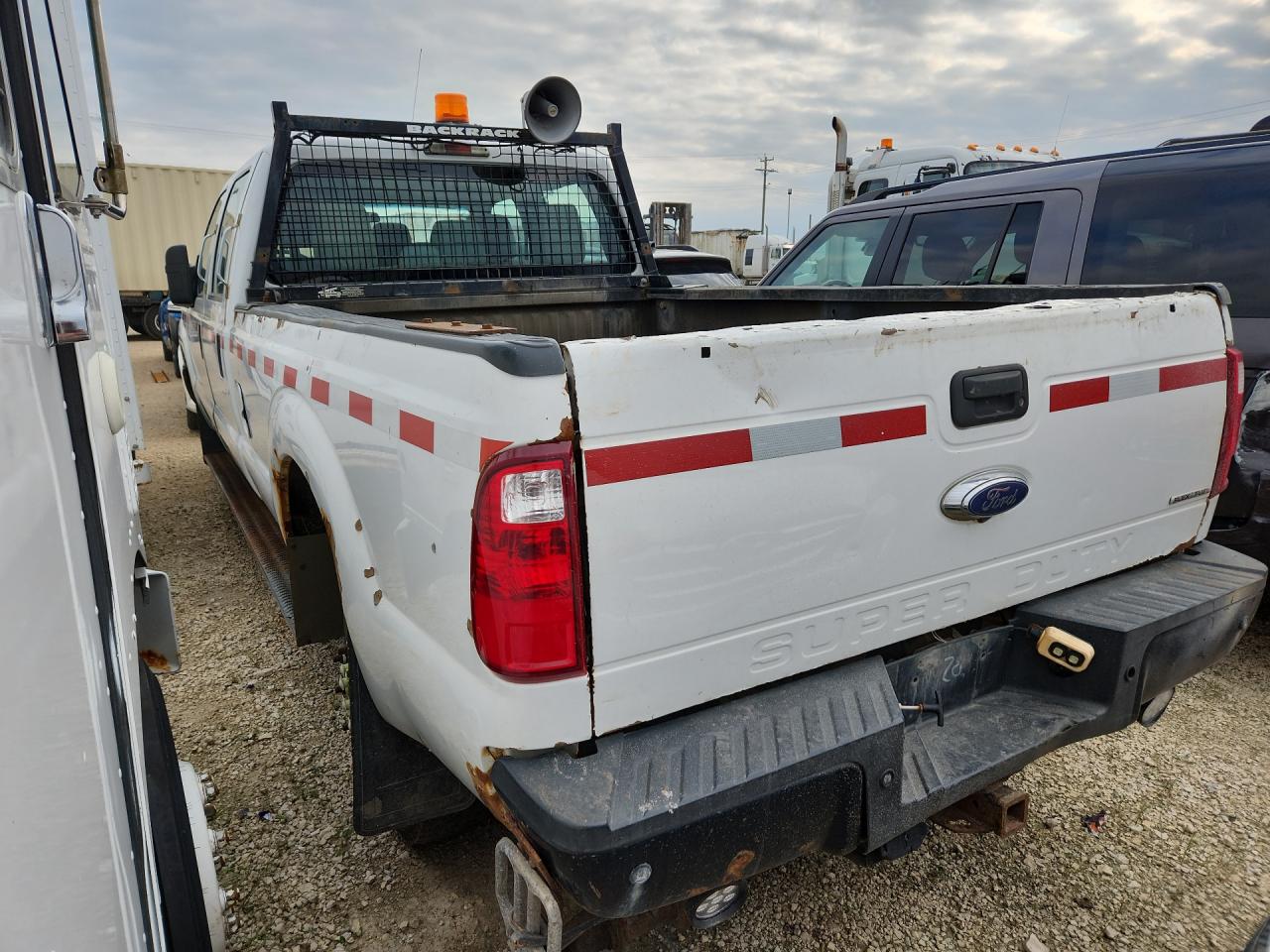 2013 Ford F350 Super Duty White vin: 1FT8W3B6XDEB16092 Damage: Tailgate, Dent(S) W/ Paint Dmg, > 12 Inches