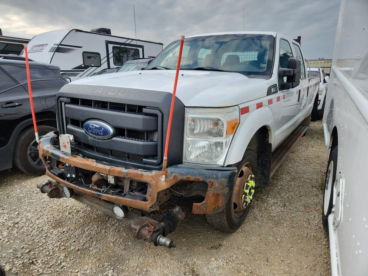 2013 Ford F350 Super Duty White vin: 1FT8W3B6XDEB16092 Damage: Left Running Board, Rust, > 12 Inches