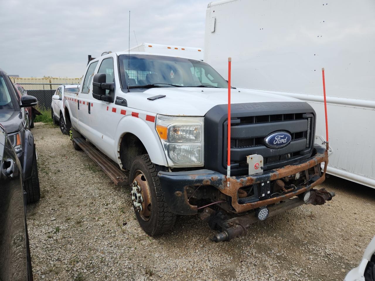 2013 Ford F350 Super Duty White vin: 1FT8W3B6XDEB16092 Damage: Right Running Board, Rust, > 12 Inches