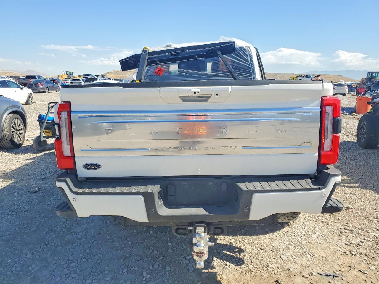 2024 Ford F350 Super Duty White vin: 1FT8W3BM6RED95613