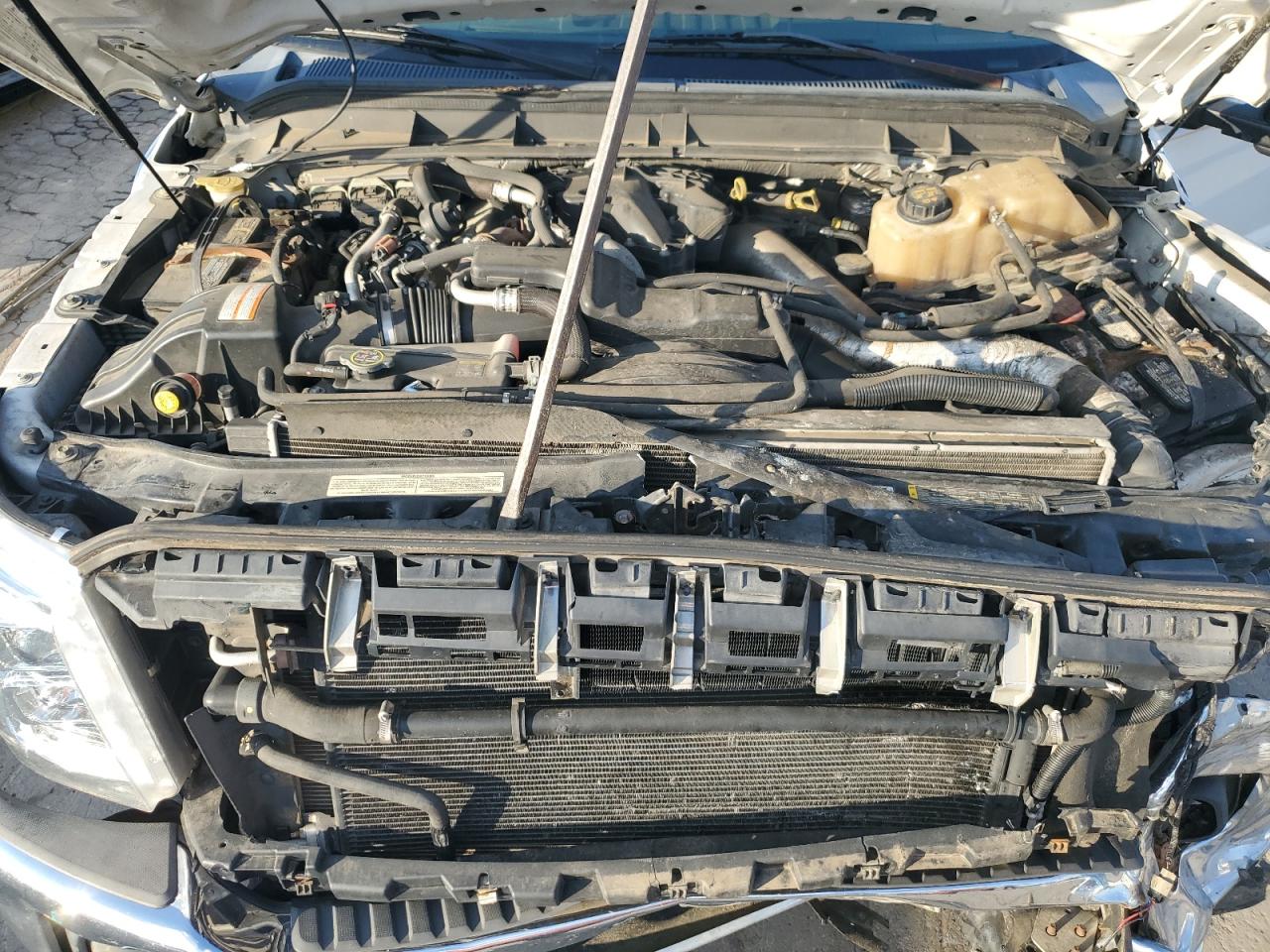 2011 Ford F350 Super Duty White vin: 1FT8W3BT2BEA04115