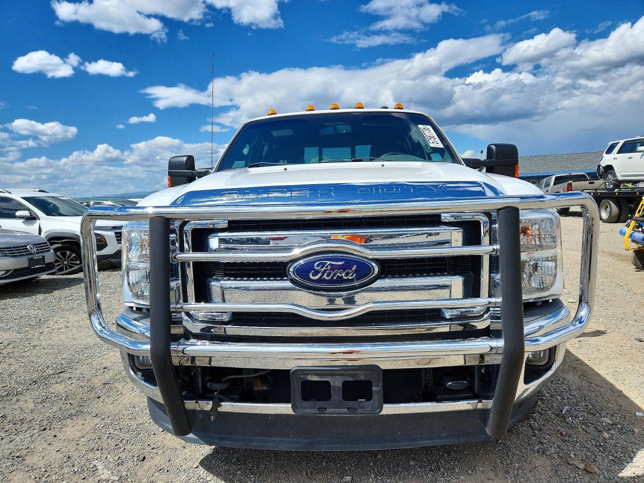 2015 Ford F350 Super Duty White vin: 1FT8W3BT2FEA23334