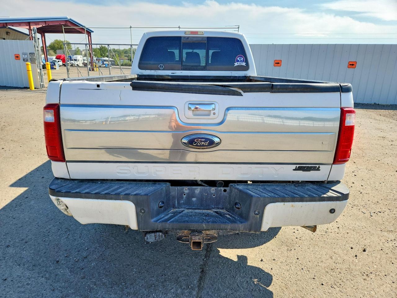 2015 Ford F350 Super Duty White vin: 1FT8W3BT2FEA87504