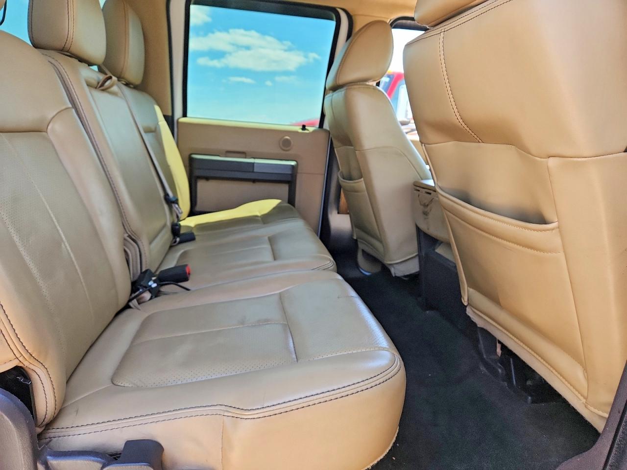 2011 Ford F350 Super Duty White vin: 1FT8W3BT3BEC16117
