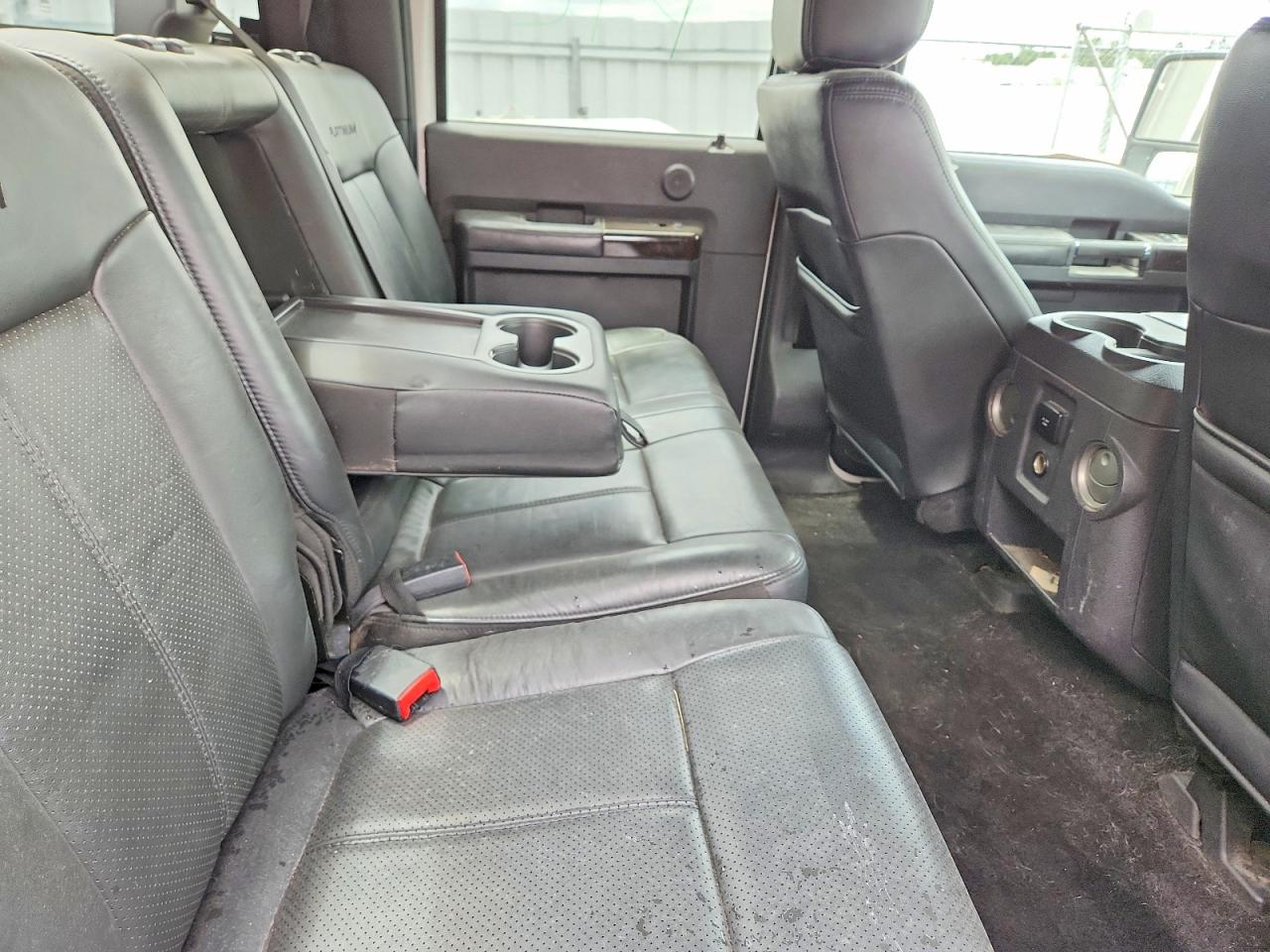2015 Ford F350 Super Duty White vin: 1FT8W3BT3FED40572