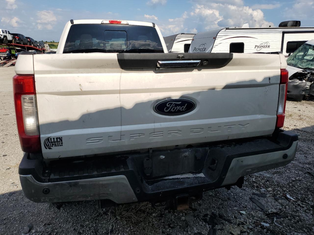 2018 Ford F350 Super Duty White vin: 1FT8W3BT4JEC45835