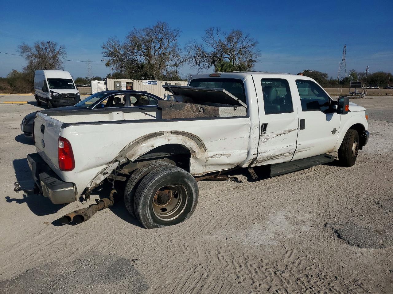 2011 Ford F350 Super Duty White vin: 1FT8W3CT0BEB29256