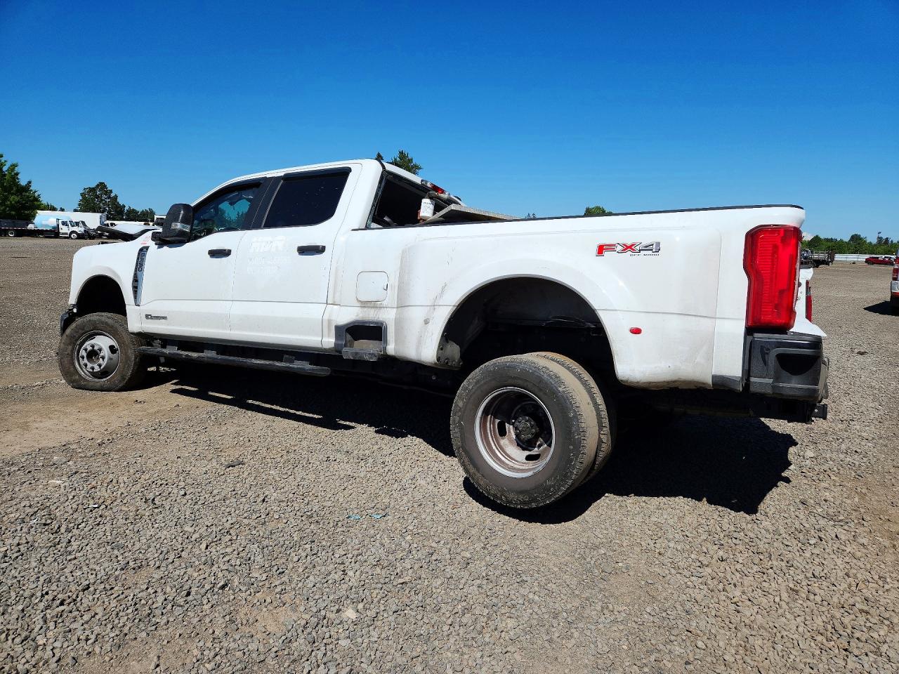 2024 Ford F350 Super Duty White vin: 1FT8W3DT3REF35606