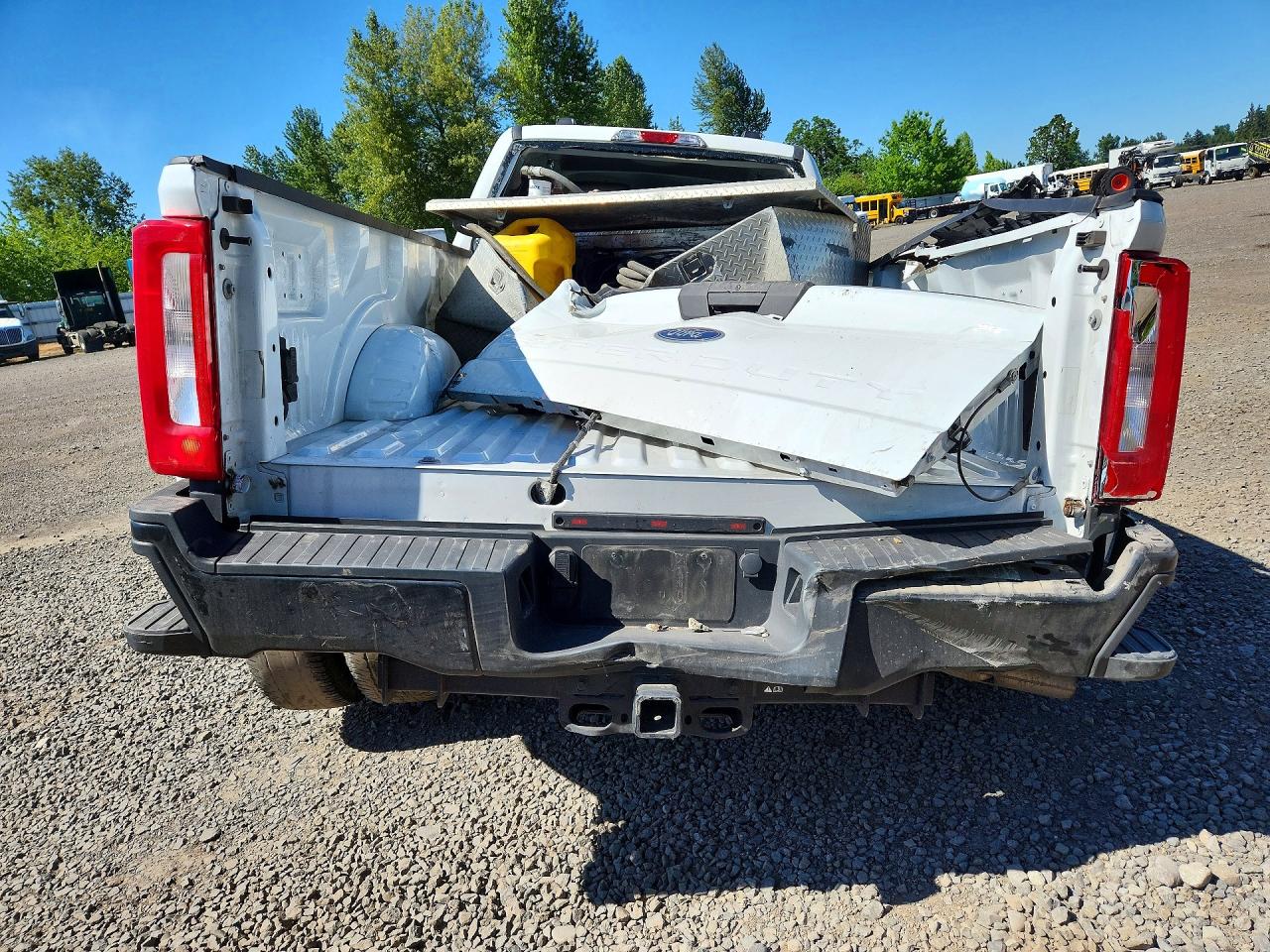 2024 Ford F350 Super Duty White vin: 1FT8W3DT3REF35606