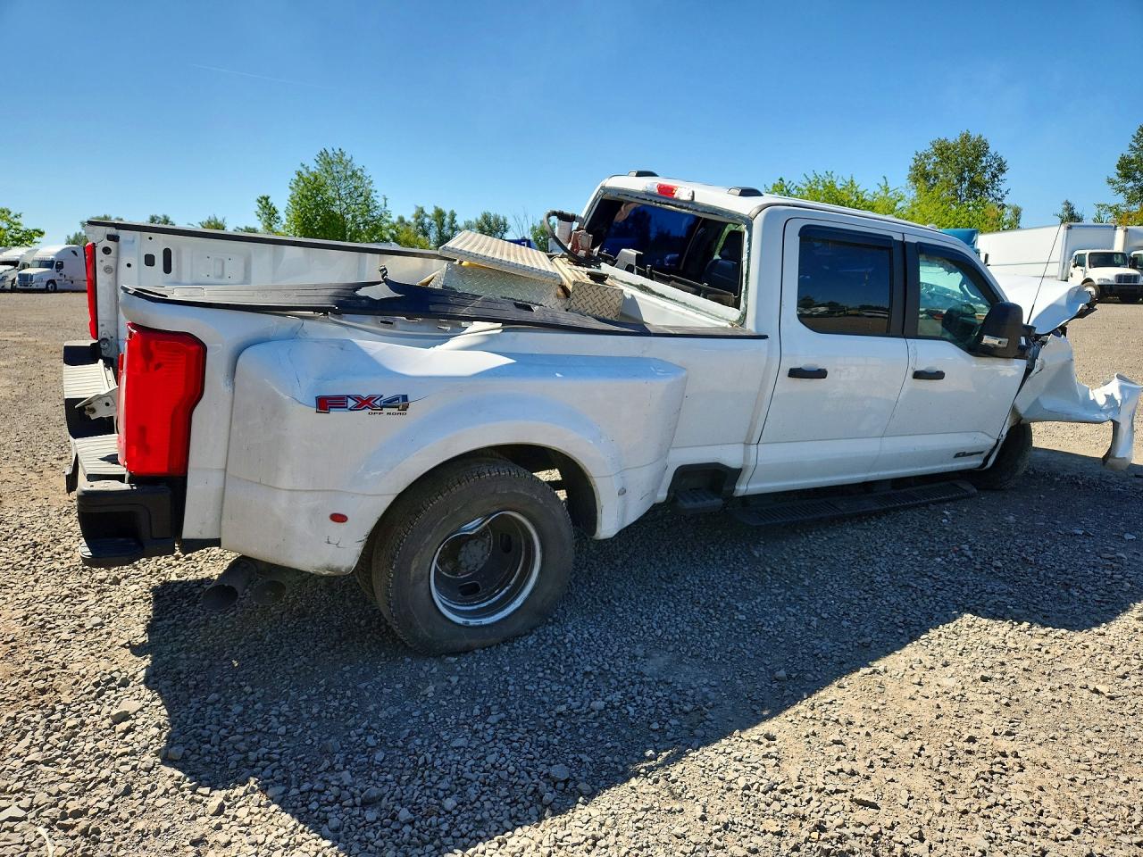 2024 Ford F350 Super Duty White vin: 1FT8W3DT3REF35606