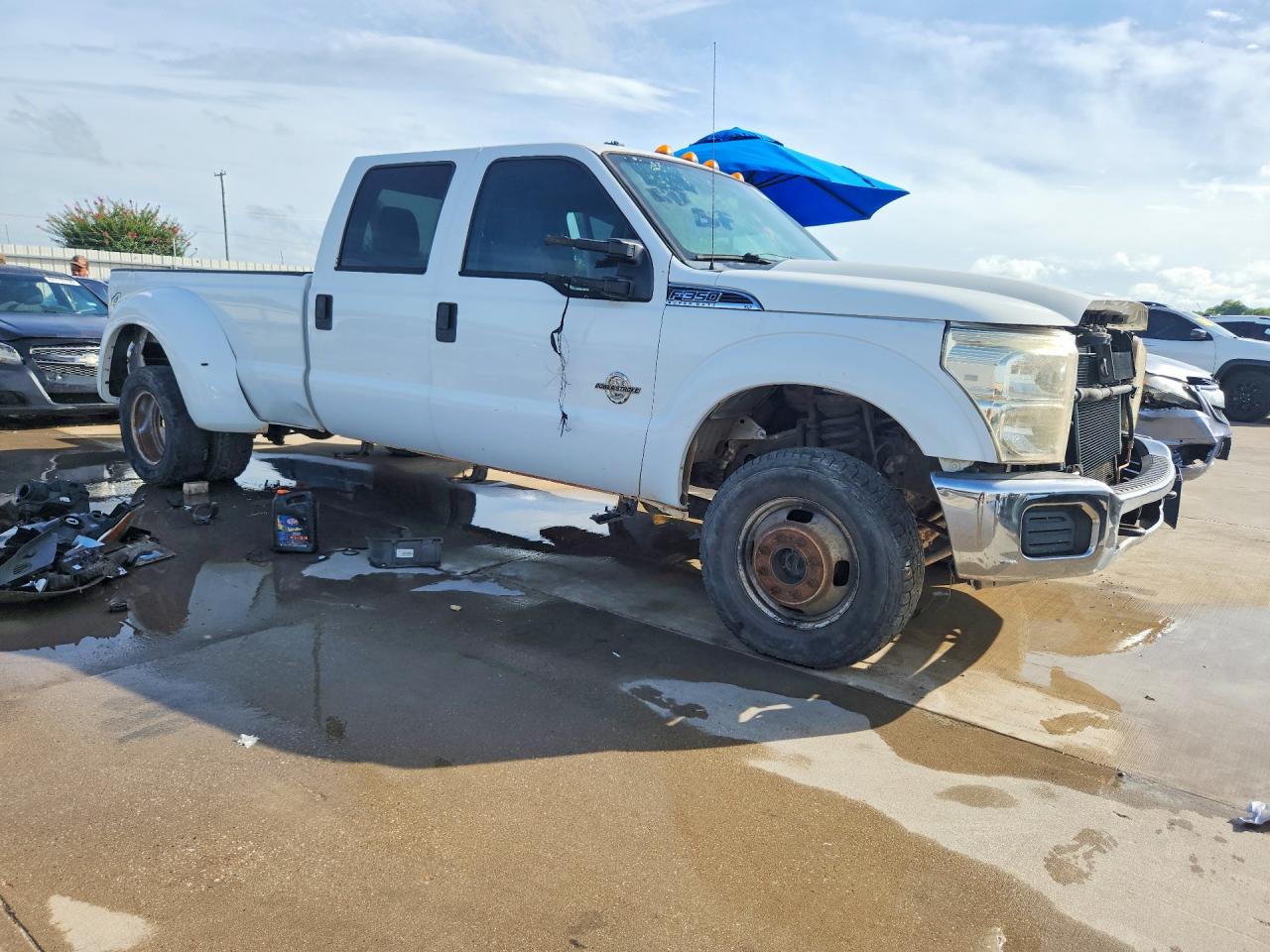 2014 Ford F350 Super Duty White vin: 1FT8W3DT4EEA16249