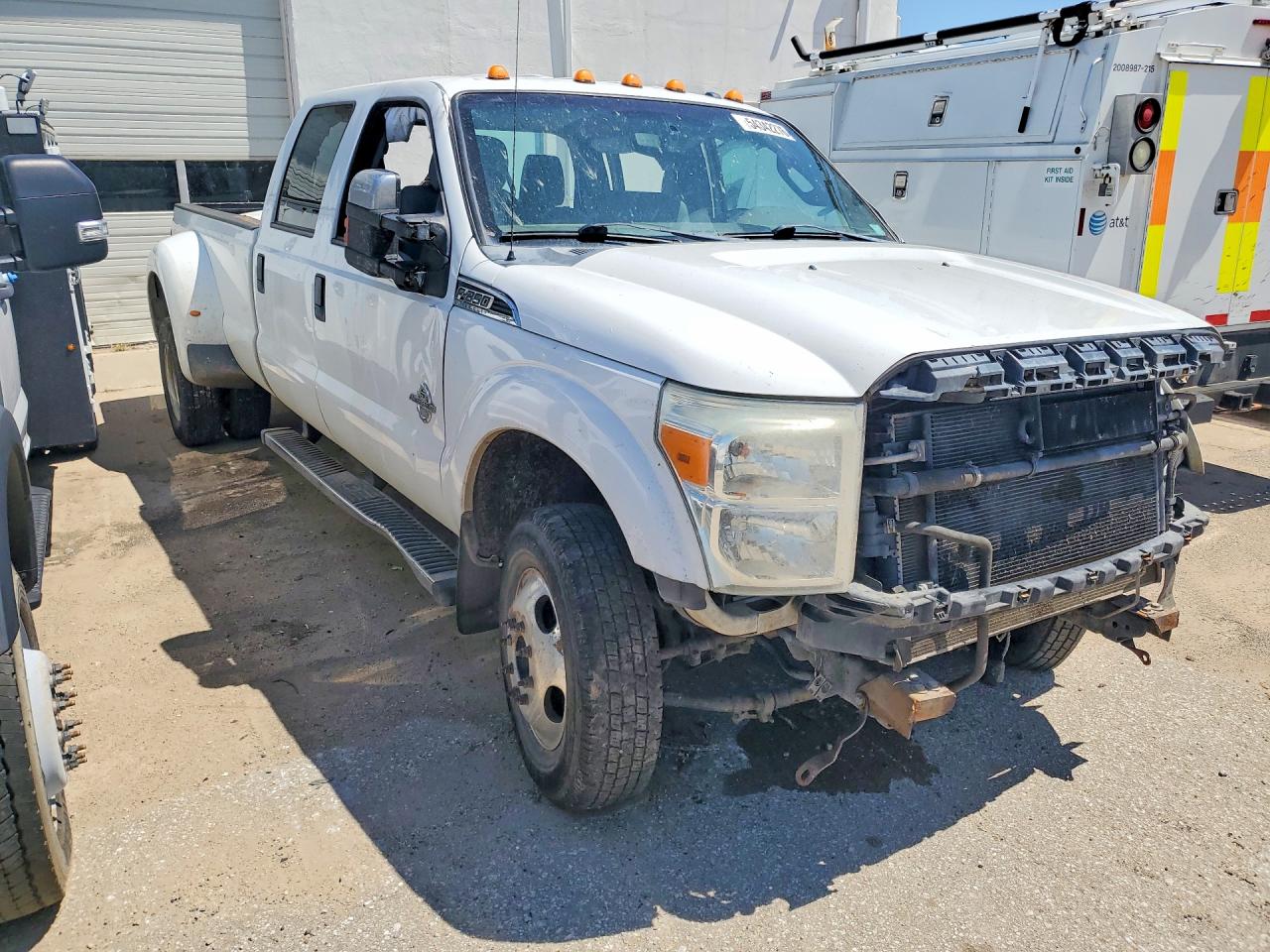 2015 Ford F350 Super Duty White vin: 1FT8W3DT4FEB87570