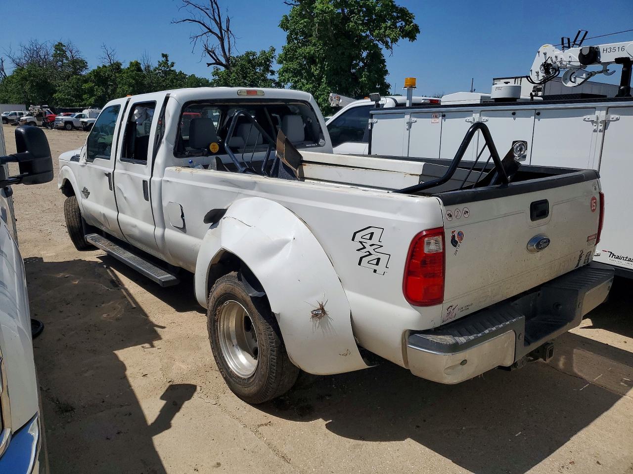 2015 Ford F350 Super Duty White vin: 1FT8W3DT4FEB87570