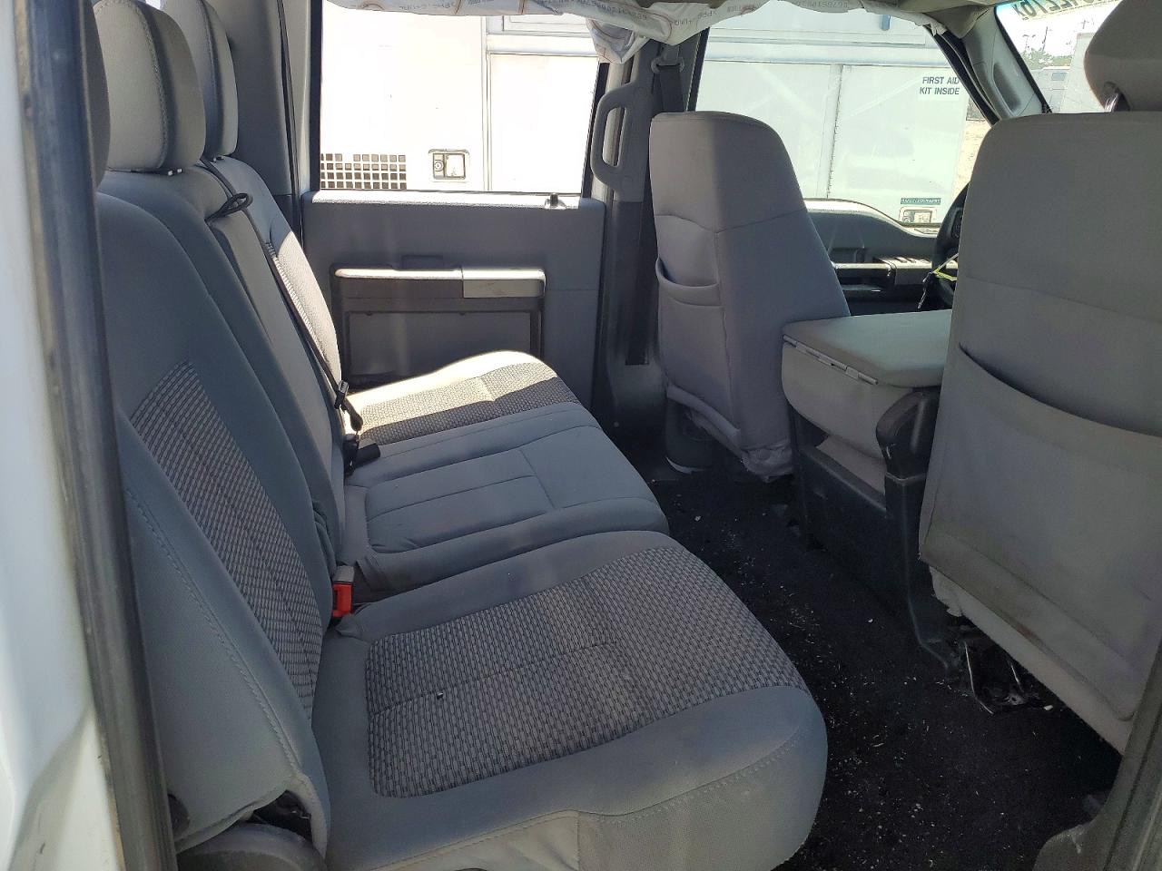 2015 Ford F350 Super Duty White vin: 1FT8W3DT4FEB87570