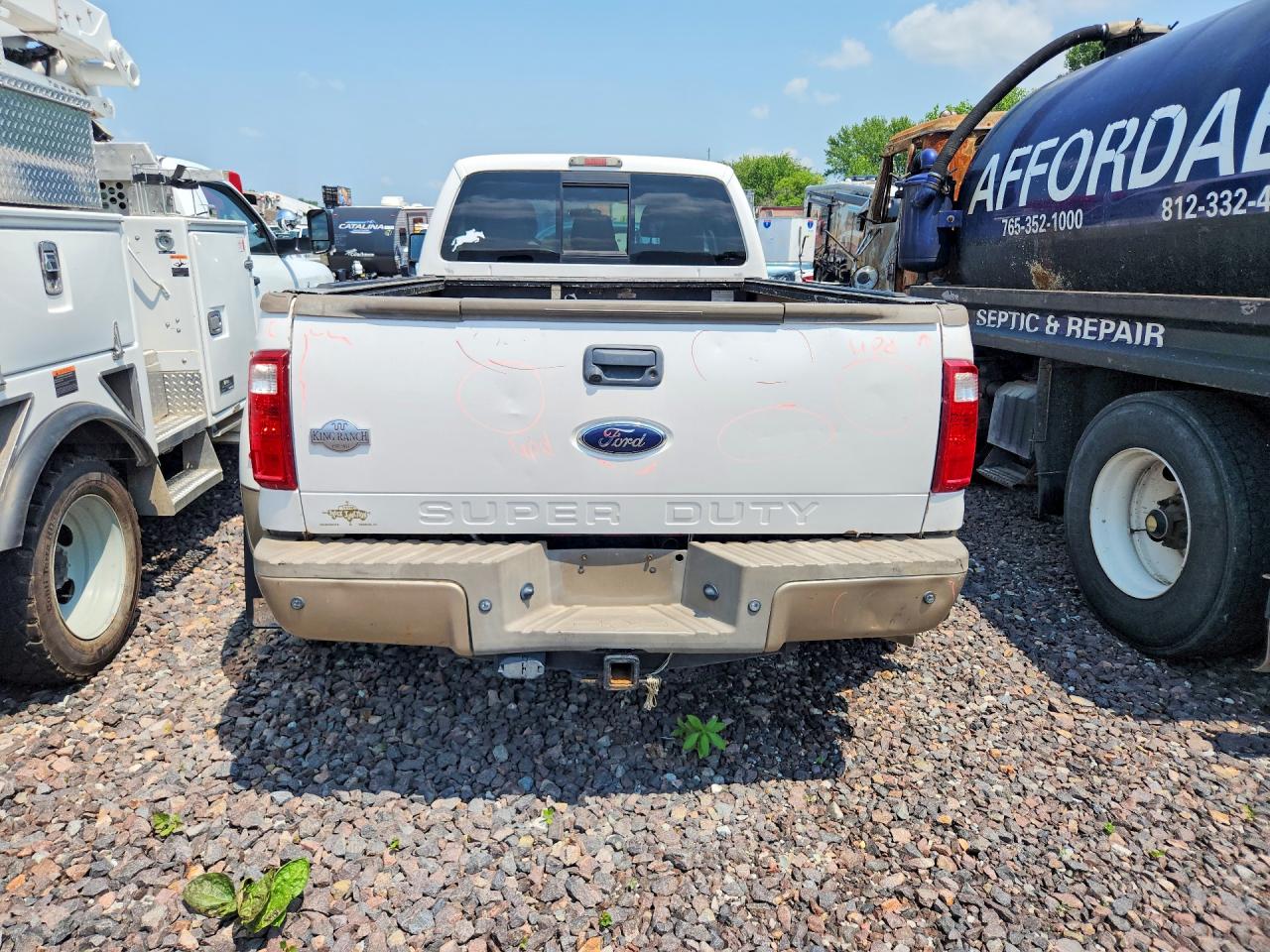2011 Ford F350 Super Duty White vin: 1FT8W3DT7BEB24490