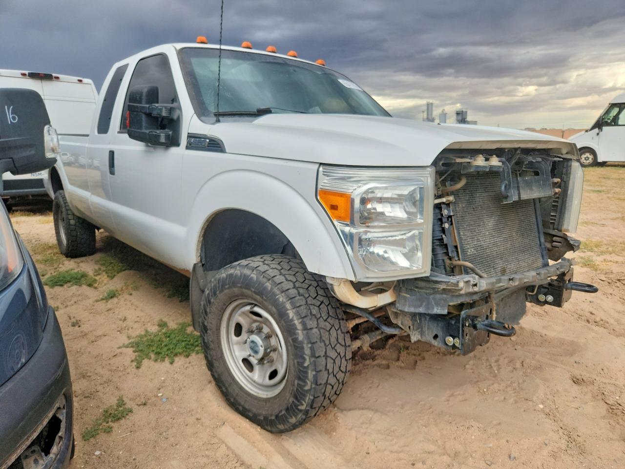 2014 Ford F350 Super Duty White vin: 1FT8X3B63EEB12562